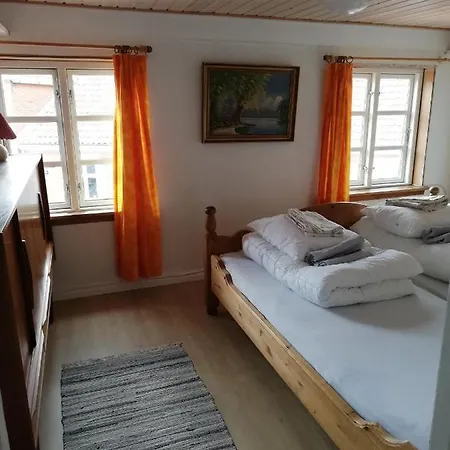 Byhus Lejlighed 1.sal Apartamento Marstal