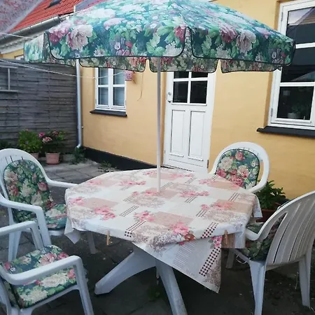 Byhus Lejlighed 1.sal Apartamento